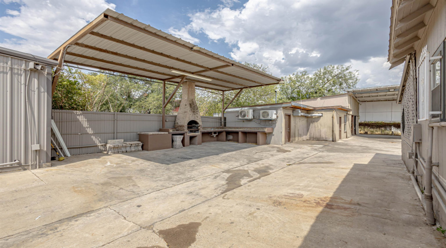 603 N Loring Ave, LAREDO, Texas 78040, 1 Room Rooms,1 BathroomBathrooms,Commercial retail/office,For Rent,603 N Loring Ave,20255425