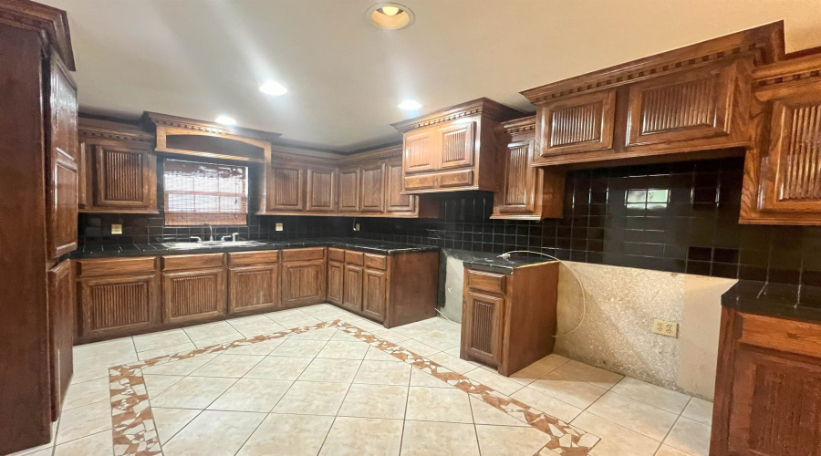 1106 Elm St, Zapata, Texas 78076, 2 Bedrooms Bedrooms, 4 Rooms Rooms,2 BathroomsBathrooms,Residential,For Sale,1106 Elm St,20252206