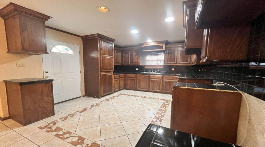 1106 Elm St, Zapata, Texas 78076, 2 Bedrooms Bedrooms, 4 Rooms Rooms,2 BathroomsBathrooms,Residential,For Sale,1106 Elm St,20252206