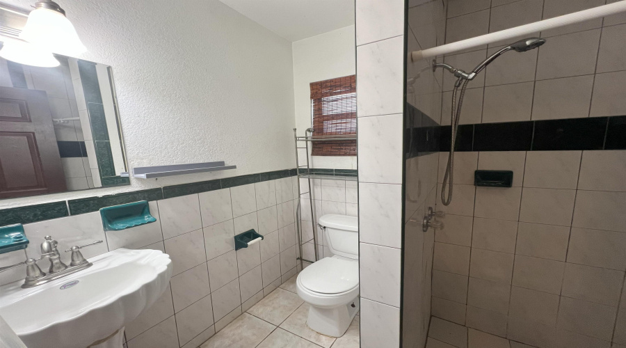 1106 Elm St, Zapata, Texas 78076, 2 Bedrooms Bedrooms, 4 Rooms Rooms,2 BathroomsBathrooms,Residential,For Sale,1106 Elm St,20252206