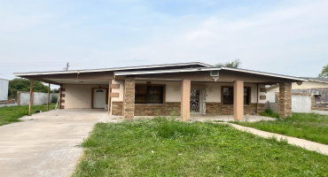 1106 Elm St, Zapata, Texas 78076, 2 Bedrooms Bedrooms, 4 Rooms Rooms,2 BathroomsBathrooms,Residential,For Sale,1106 Elm St,20252206