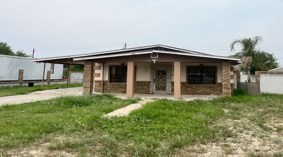1106 Elm St, Zapata, Texas 78076, 2 Bedrooms Bedrooms, 4 Rooms Rooms,2 BathroomsBathrooms,Residential,For Sale,1106 Elm St,20252206