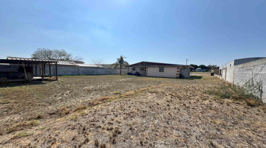 1106 Elm St, Zapata, Texas 78076, 2 Bedrooms Bedrooms, 4 Rooms Rooms,2 BathroomsBathrooms,Residential,For Sale,1106 Elm St,20252206