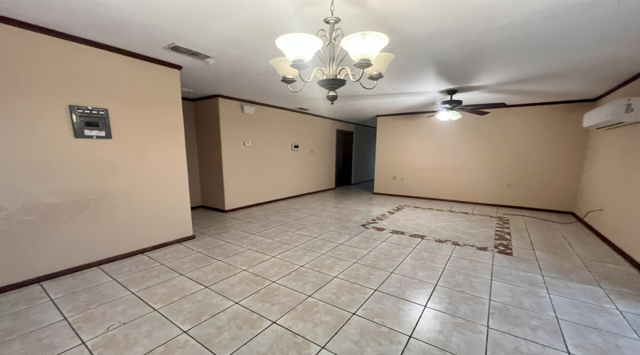 1106 Elm St, Zapata, Texas 78076, 2 Bedrooms Bedrooms, 4 Rooms Rooms,2 BathroomsBathrooms,Residential,For Sale,1106 Elm St,20252206