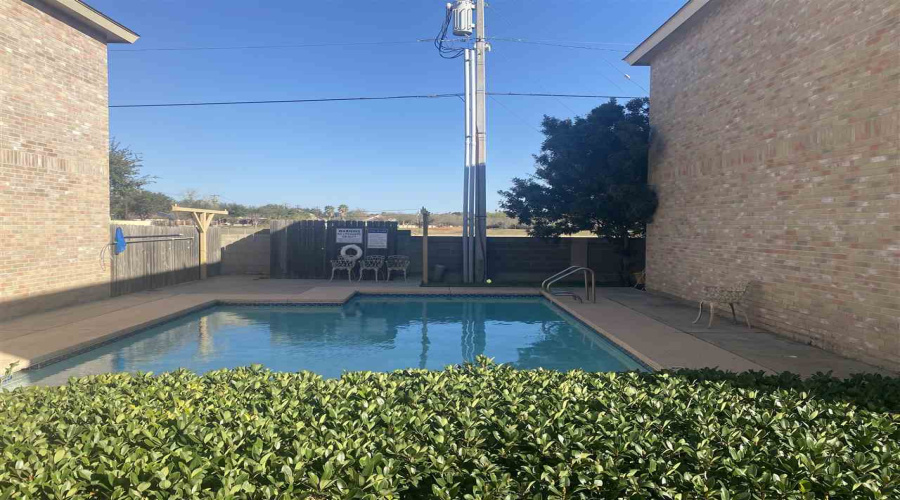 9903 Crystal Ct, LAREDO, Texas 78045, 2 Bedrooms Bedrooms, 5 Rooms Rooms,2 BathroomsBathrooms,Residential,For Rent,9903 Crystal Ct,20255427