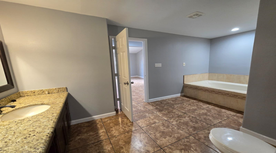 2907 Louisiana Ave, Laredo, Texas 78046-7226, 3 Bedrooms Bedrooms, 5 Rooms Rooms,2 BathroomsBathrooms,Residential,For Sale,2907 Louisiana Ave,20255431