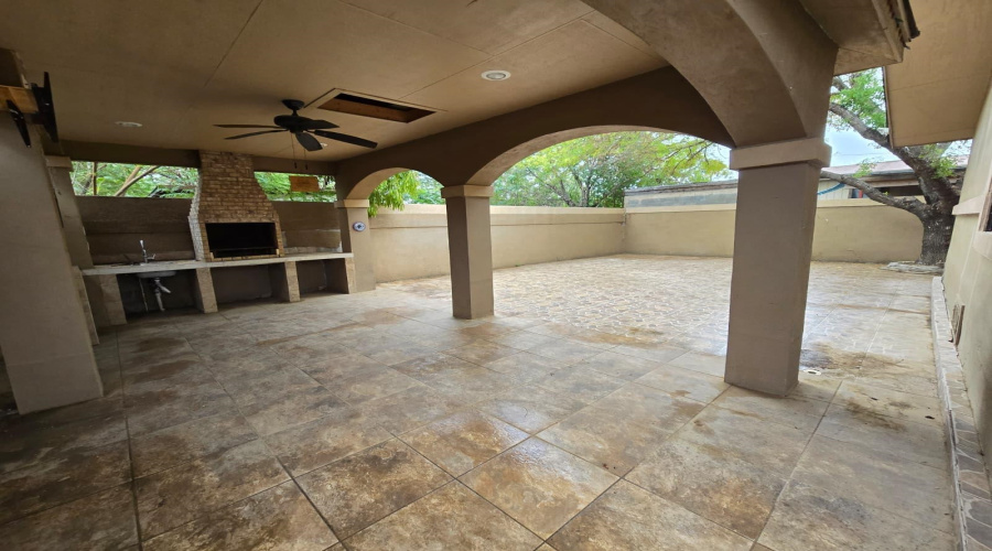 2907 Louisiana Ave, Laredo, Texas 78046-7226, 3 Bedrooms Bedrooms, 5 Rooms Rooms,2 BathroomsBathrooms,Residential,For Sale,2907 Louisiana Ave,20255431