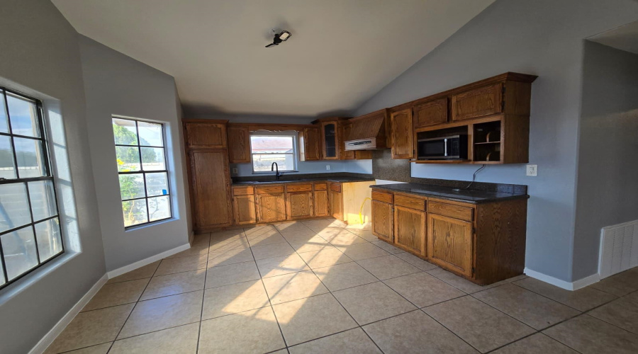 2907 Louisiana Ave, Laredo, Texas 78046-7226, 3 Bedrooms Bedrooms, 5 Rooms Rooms,2 BathroomsBathrooms,Residential,For Sale,2907 Louisiana Ave,20255431