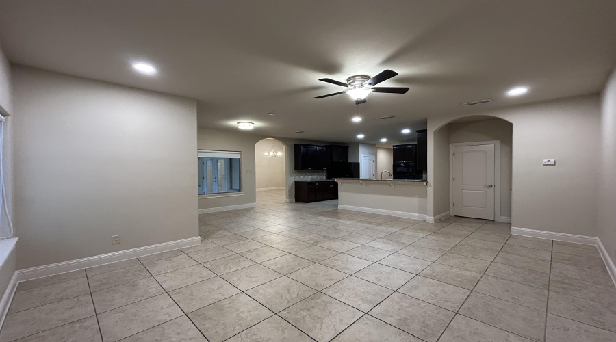 3335 Hagen Lp, LAREDO, Texas 78045, 3 Bedrooms Bedrooms, 8 Rooms Rooms,3 BathroomsBathrooms,Residential,For Rent,3335 Hagen Lp,20255435