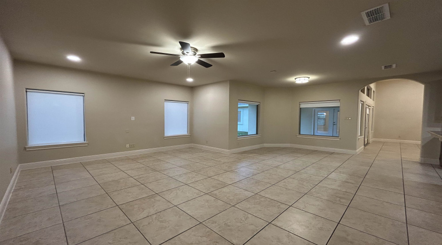 3335 Hagen Lp, LAREDO, Texas 78045, 3 Bedrooms Bedrooms, 8 Rooms Rooms,3 BathroomsBathrooms,Residential,For Rent,3335 Hagen Lp,20255435