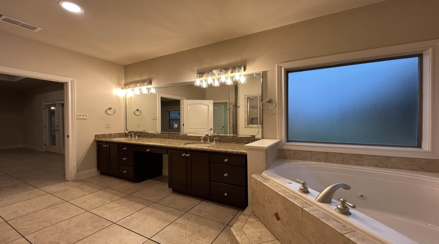 3335 Hagen Lp, LAREDO, Texas 78045, 3 Bedrooms Bedrooms, 8 Rooms Rooms,3 BathroomsBathrooms,Residential,For Rent,3335 Hagen Lp,20255435