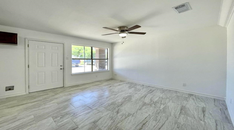 201 Masterson Rd, Laredo, Texas 78046-8668, 2 Bedrooms Bedrooms, 4 Rooms Rooms,1 BathroomBathrooms,Residential,For Rent,201 Masterson Rd,20255436