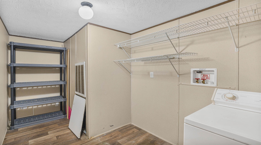 107 E San Carlos St, Laredo, Texas 78041, 4 Bedrooms Bedrooms, 5 Rooms Rooms,2 BathroomsBathrooms,Residential,For Sale,107 E San Carlos St,20255438