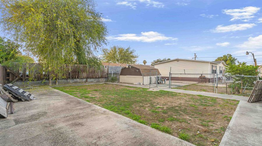 107 E San Carlos St, Laredo, Texas 78041, 4 Bedrooms Bedrooms, 5 Rooms Rooms,2 BathroomsBathrooms,Residential,For Sale,107 E San Carlos St,20255438