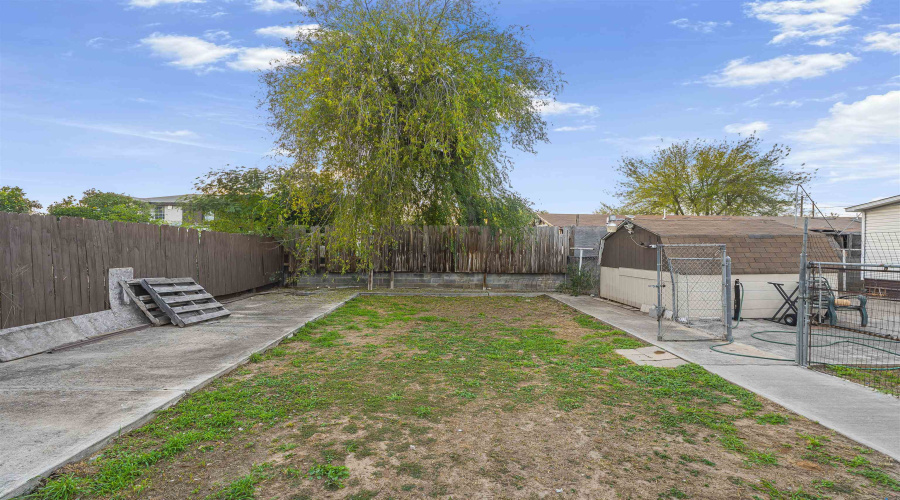 107 E San Carlos St, Laredo, Texas 78041, 4 Bedrooms Bedrooms, 5 Rooms Rooms,2 BathroomsBathrooms,Residential,For Sale,107 E San Carlos St,20255438