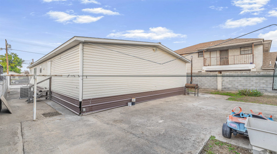 107 E San Carlos St, Laredo, Texas 78041, 4 Bedrooms Bedrooms, 5 Rooms Rooms,2 BathroomsBathrooms,Residential,For Sale,107 E San Carlos St,20255438