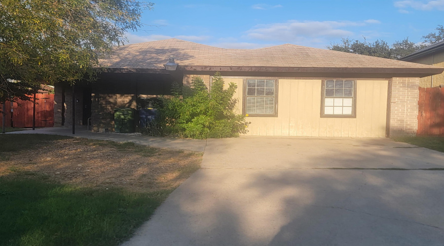8704 Puerto Alegre, LAREDO, Texas 78045, 4 Bedrooms Bedrooms, 5 Rooms Rooms,2 BathroomsBathrooms,Residential,For Sale,8704 Puerto Alegre,20255439