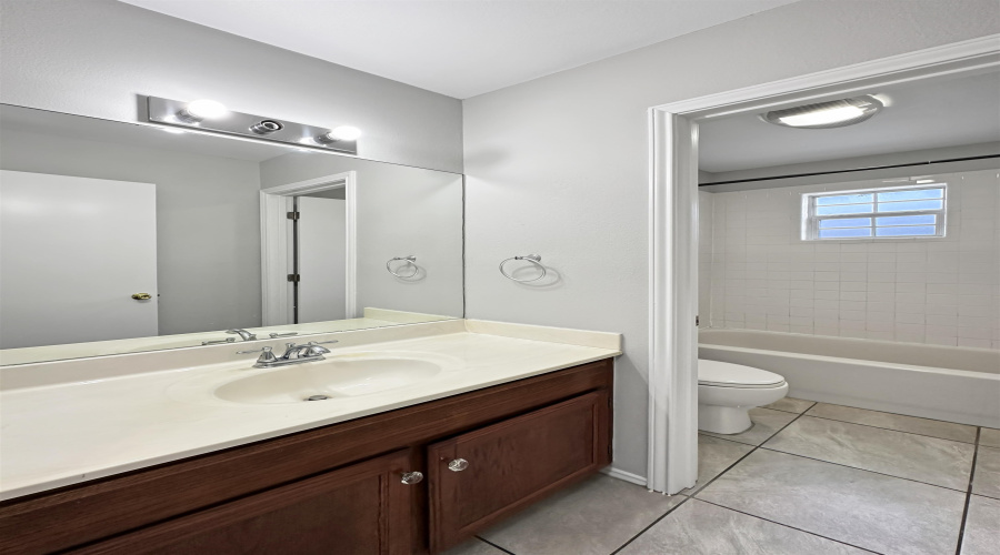 2908 Green St, Laredo, Texas 78043, 3 Bedrooms Bedrooms, 6 Rooms Rooms,2 BathroomsBathrooms,Residential,For Rent,2908 Green St,20255440