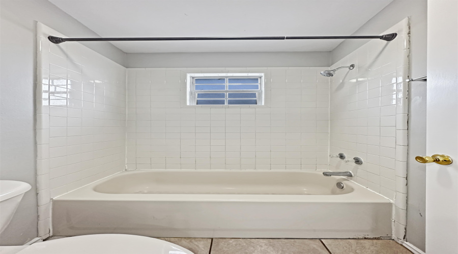 2908 Green St, Laredo, Texas 78043, 3 Bedrooms Bedrooms, 6 Rooms Rooms,2 BathroomsBathrooms,Residential,For Rent,2908 Green St,20255440