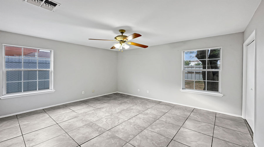 2908 Green St, Laredo, Texas 78043, 3 Bedrooms Bedrooms, 6 Rooms Rooms,2 BathroomsBathrooms,Residential,For Rent,2908 Green St,20255440