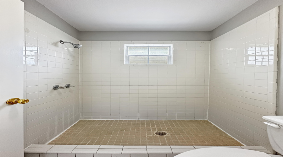 2908 Green St, Laredo, Texas 78043, 3 Bedrooms Bedrooms, 6 Rooms Rooms,2 BathroomsBathrooms,Residential,For Rent,2908 Green St,20255440