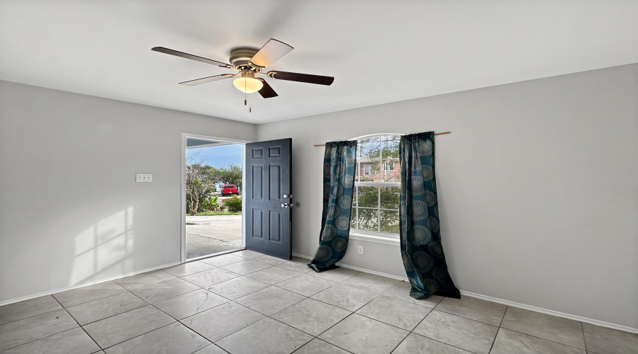 2908 Green St, Laredo, Texas 78043, 3 Bedrooms Bedrooms, 6 Rooms Rooms,2 BathroomsBathrooms,Residential,For Rent,2908 Green St,20255440