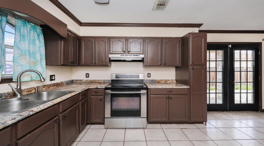 307 Lipan Dr, Laredo, Texas 78045, 3 Bedrooms Bedrooms, 5 Rooms Rooms,2 BathroomsBathrooms,Residential,For Sale,307 Lipan Dr,20255441