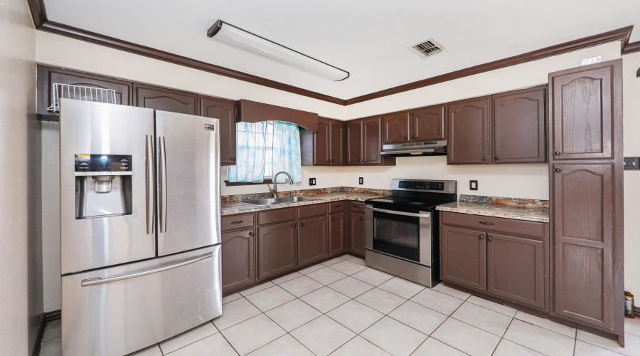 307 Lipan Dr, Laredo, Texas 78045, 3 Bedrooms Bedrooms, 5 Rooms Rooms,2 BathroomsBathrooms,Residential,For Sale,307 Lipan Dr,20255441