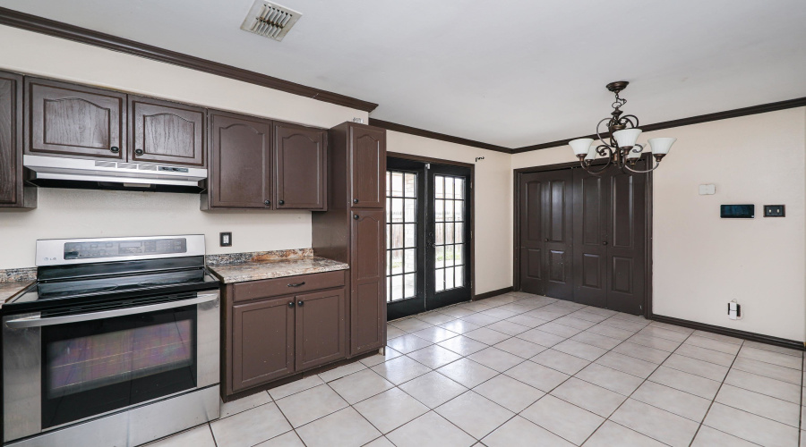 307 Lipan Dr, Laredo, Texas 78045, 3 Bedrooms Bedrooms, 5 Rooms Rooms,2 BathroomsBathrooms,Residential,For Sale,307 Lipan Dr,20255441