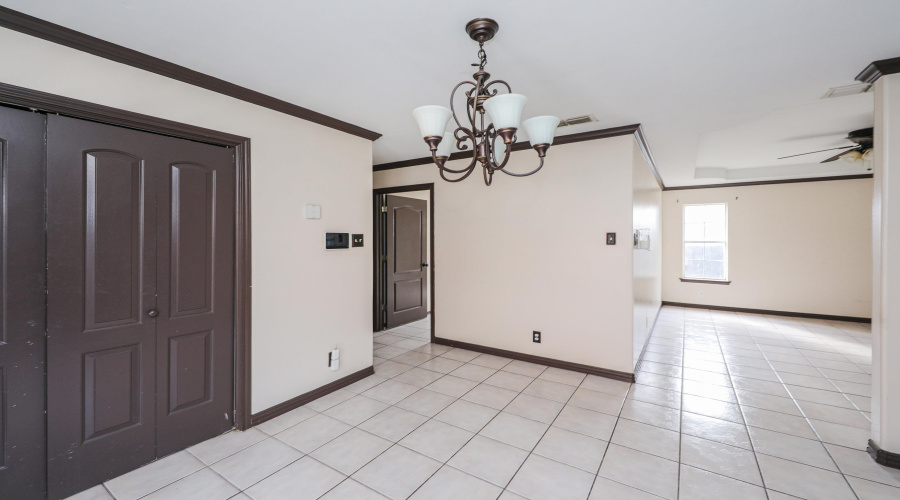 307 Lipan Dr, Laredo, Texas 78045, 3 Bedrooms Bedrooms, 5 Rooms Rooms,2 BathroomsBathrooms,Residential,For Sale,307 Lipan Dr,20255441