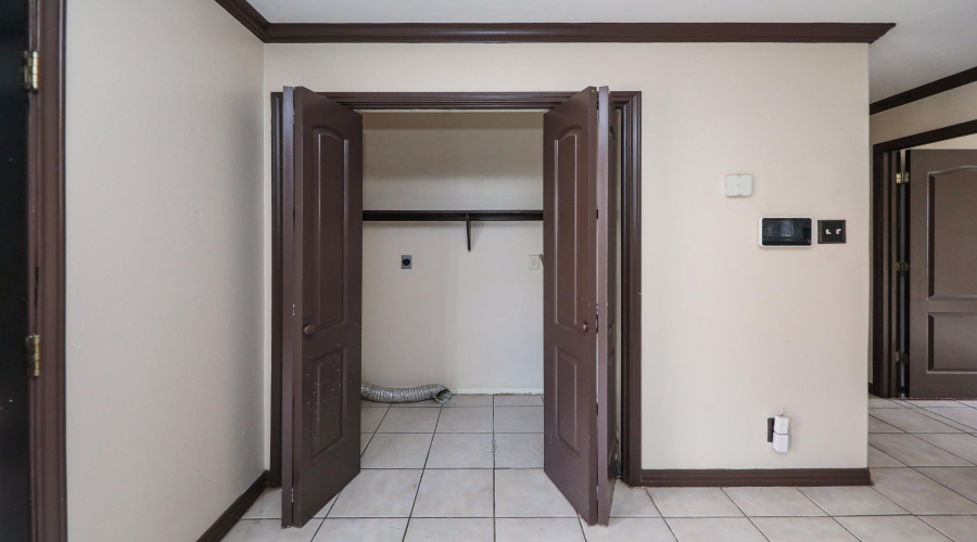 307 Lipan Dr, Laredo, Texas 78045, 3 Bedrooms Bedrooms, 5 Rooms Rooms,2 BathroomsBathrooms,Residential,For Sale,307 Lipan Dr,20255441