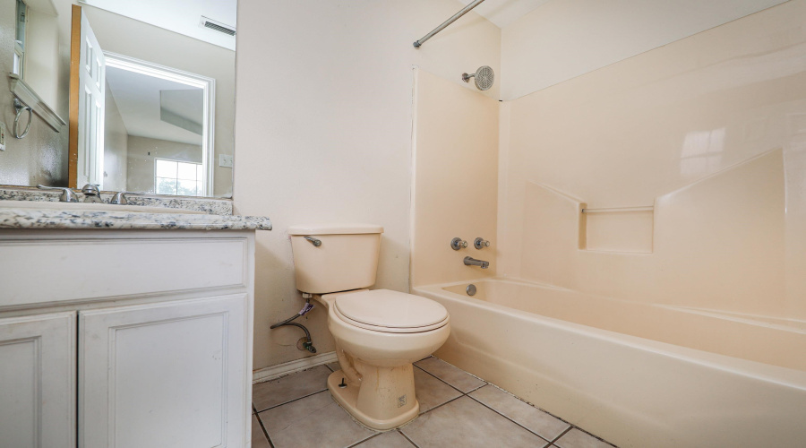 307 Lipan Dr, Laredo, Texas 78045, 3 Bedrooms Bedrooms, 5 Rooms Rooms,2 BathroomsBathrooms,Residential,For Sale,307 Lipan Dr,20255441