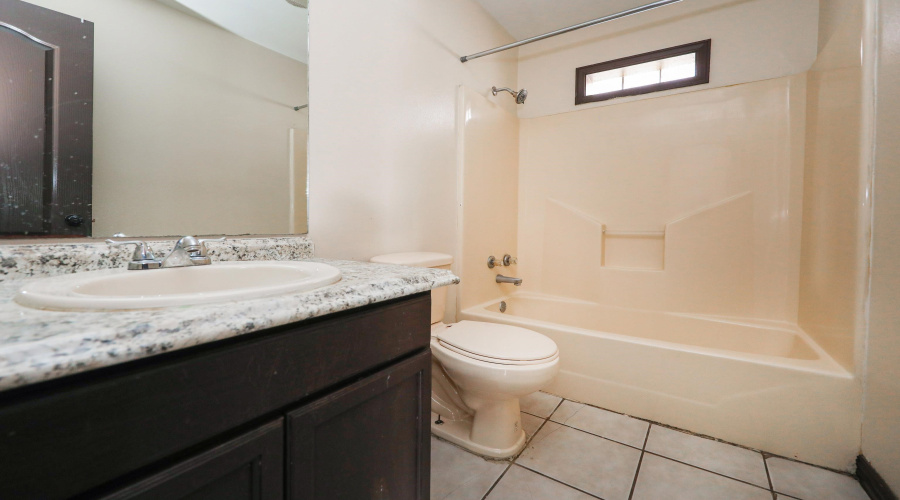 307 Lipan Dr, Laredo, Texas 78045, 3 Bedrooms Bedrooms, 5 Rooms Rooms,2 BathroomsBathrooms,Residential,For Sale,307 Lipan Dr,20255441