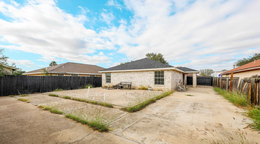 307 Lipan Dr, Laredo, Texas 78045, 3 Bedrooms Bedrooms, 5 Rooms Rooms,2 BathroomsBathrooms,Residential,For Sale,307 Lipan Dr,20255441