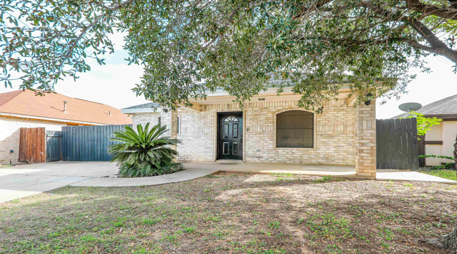 307 Lipan Dr, Laredo, Texas 78045, 3 Bedrooms Bedrooms, 5 Rooms Rooms,2 BathroomsBathrooms,Residential,For Sale,307 Lipan Dr,20255441