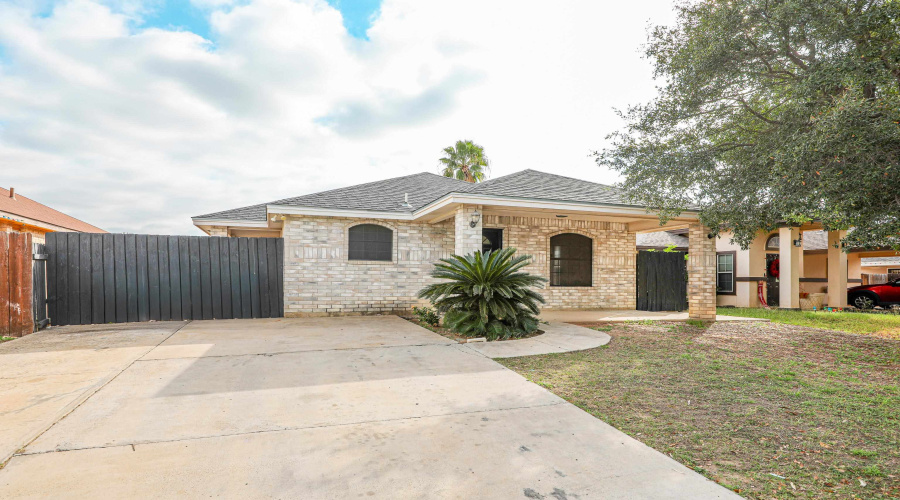 307 Lipan Dr, Laredo, Texas 78045, 3 Bedrooms Bedrooms, 5 Rooms Rooms,2 BathroomsBathrooms,Residential,For Sale,307 Lipan Dr,20255441