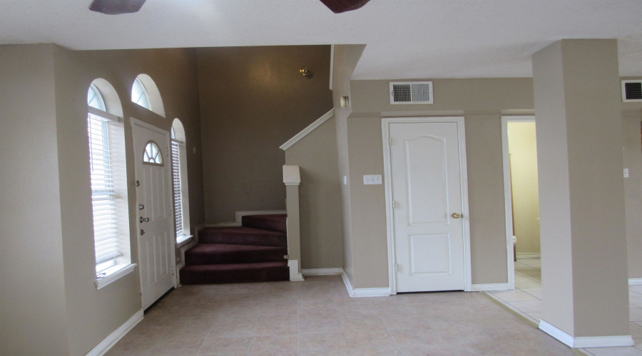 811 Wolf Creek Dr, Laredo, Texas 78045, 3 Bedrooms Bedrooms, 7 Rooms Rooms,2 BathroomsBathrooms,Residential,For Sale,811 Wolf Creek Dr,20255442