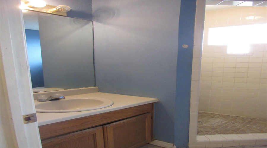 811 Wolf Creek Dr, Laredo, Texas 78045, 3 Bedrooms Bedrooms, 7 Rooms Rooms,2 BathroomsBathrooms,Residential,For Sale,811 Wolf Creek Dr,20255442