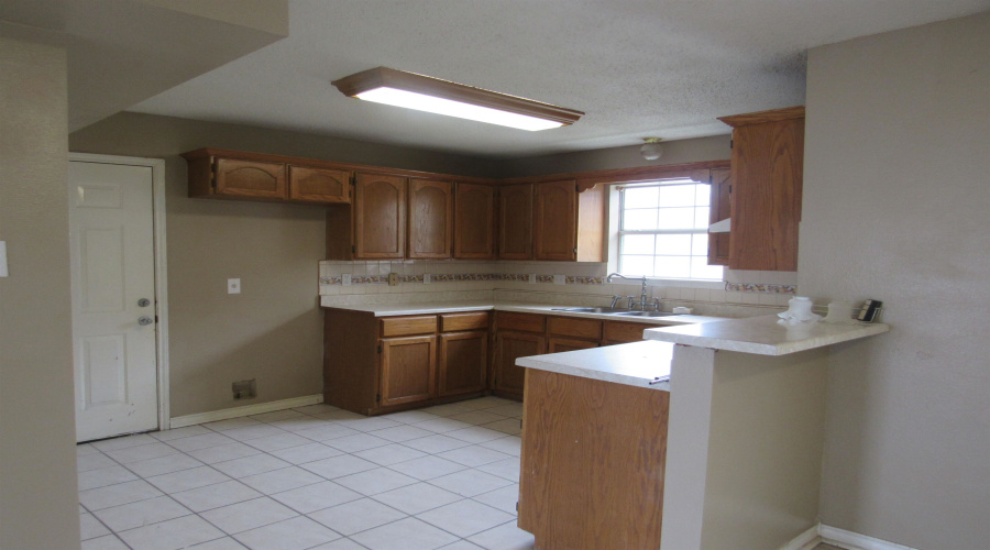 811 Wolf Creek Dr, Laredo, Texas 78045, 3 Bedrooms Bedrooms, 7 Rooms Rooms,2 BathroomsBathrooms,Residential,For Sale,811 Wolf Creek Dr,20255442