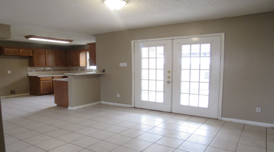 811 Wolf Creek Dr, Laredo, Texas 78045, 3 Bedrooms Bedrooms, 7 Rooms Rooms,2 BathroomsBathrooms,Residential,For Sale,811 Wolf Creek Dr,20255442