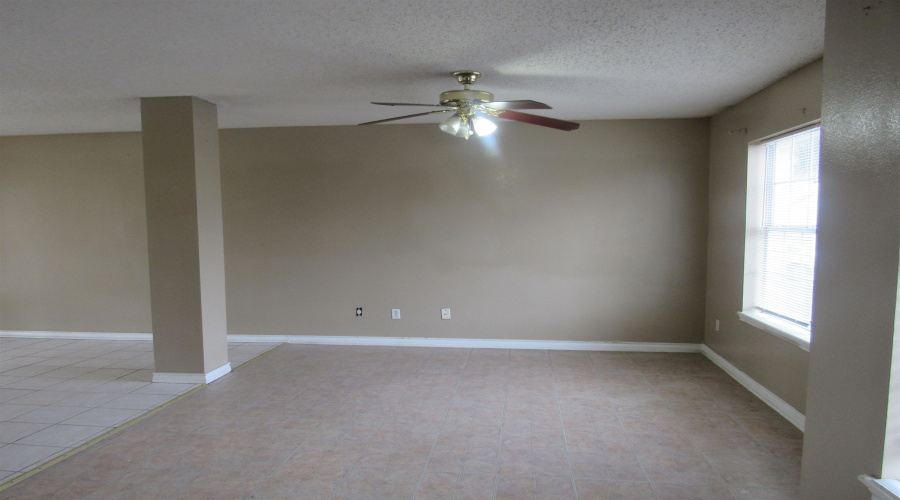 811 Wolf Creek Dr, Laredo, Texas 78045, 3 Bedrooms Bedrooms, 7 Rooms Rooms,2 BathroomsBathrooms,Residential,For Sale,811 Wolf Creek Dr,20255442