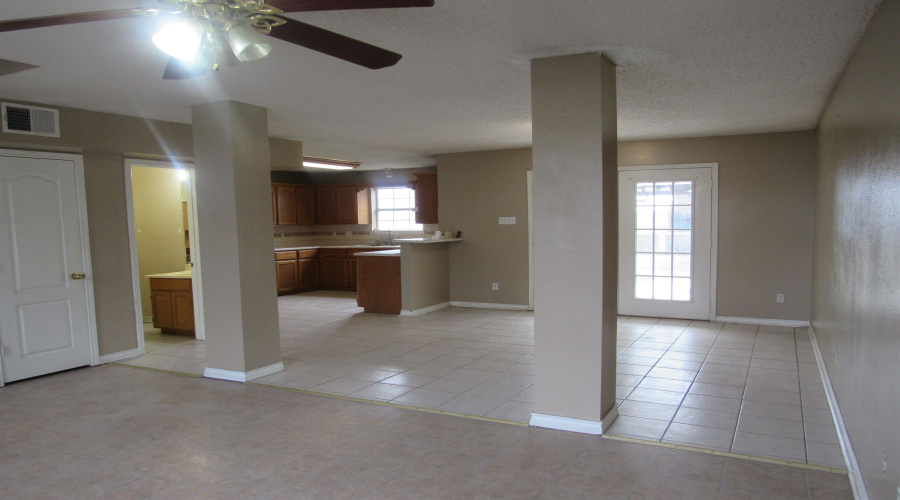 811 Wolf Creek Dr, Laredo, Texas 78045, 3 Bedrooms Bedrooms, 7 Rooms Rooms,2 BathroomsBathrooms,Residential,For Sale,811 Wolf Creek Dr,20255442