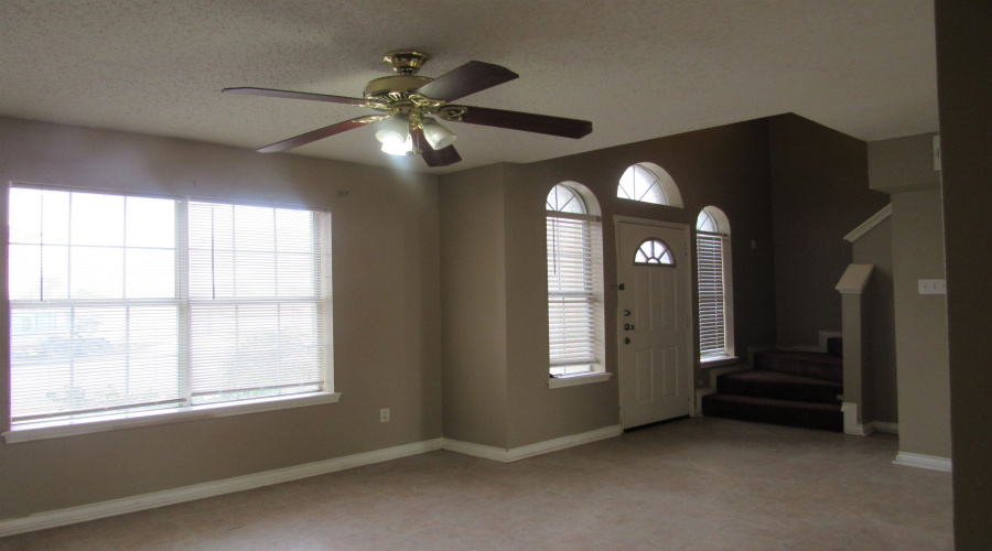 811 Wolf Creek Dr, Laredo, Texas 78045, 3 Bedrooms Bedrooms, 7 Rooms Rooms,2 BathroomsBathrooms,Residential,For Sale,811 Wolf Creek Dr,20255442