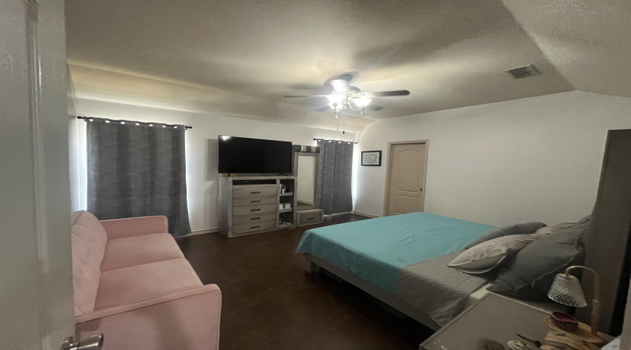 318 Cinnamon Teal Lp, Laredo, Texas 78041, 3 Bedrooms Bedrooms, 7 Rooms Rooms,2 BathroomsBathrooms,Residential,For Sale,318 Cinnamon Teal Lp,20253536