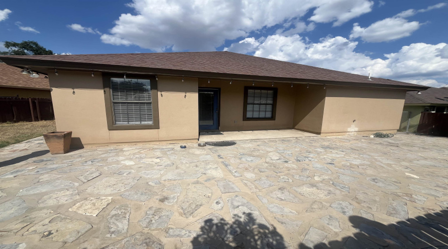 318 Cinnamon Teal Lp, Laredo, Texas 78041, 3 Bedrooms Bedrooms, 7 Rooms Rooms,2 BathroomsBathrooms,Residential,For Sale,318 Cinnamon Teal Lp,20253536