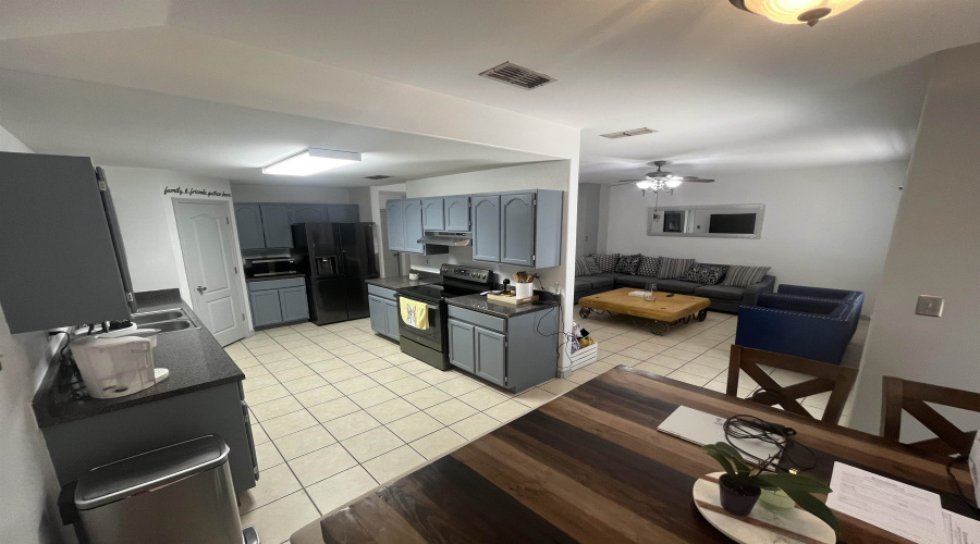 318 Cinnamon Teal Lp, Laredo, Texas 78041, 3 Bedrooms Bedrooms, 7 Rooms Rooms,2 BathroomsBathrooms,Residential,For Sale,318 Cinnamon Teal Lp,20253536