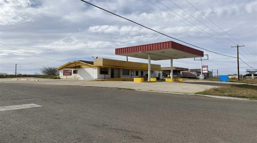 150 S U.S. Hwy 83, Zapata, Texas 78076, 1 Room Rooms,2 BathroomsBathrooms,Commercial retail/office,For Sale,150 S U.S. Hwy 83,20255455