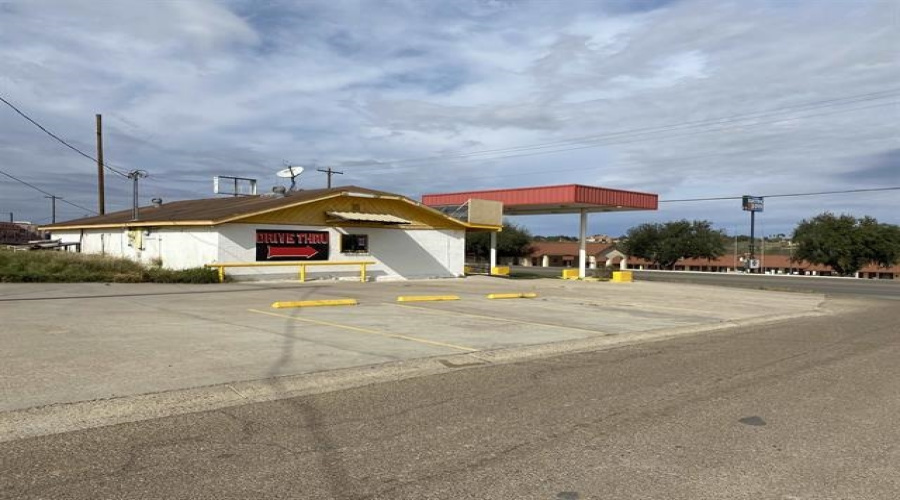 150 S U.S. Hwy 83, Zapata, Texas 78076, 1 Room Rooms,2 BathroomsBathrooms,Commercial retail/office,For Sale,150 S U.S. Hwy 83,20255455