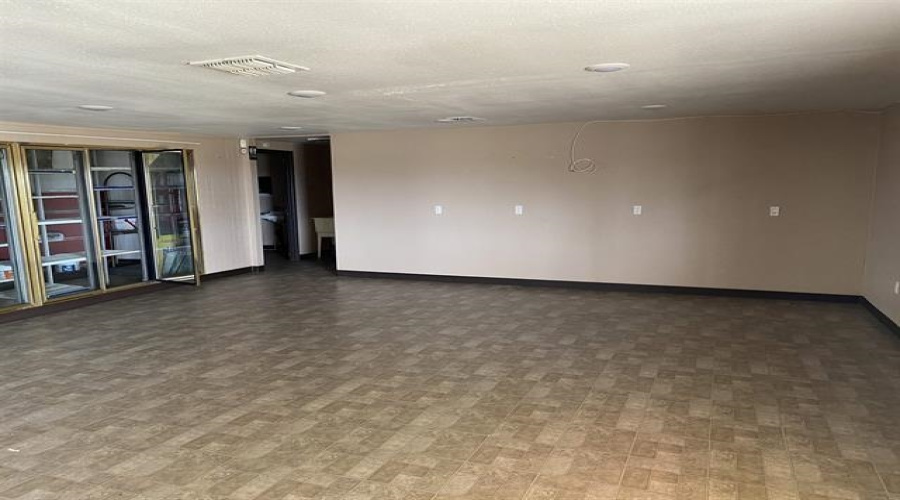 150 S U.S. Hwy 83, Zapata, Texas 78076, 1 Room Rooms,2 BathroomsBathrooms,Commercial retail/office,For Sale,150 S U.S. Hwy 83,20255455