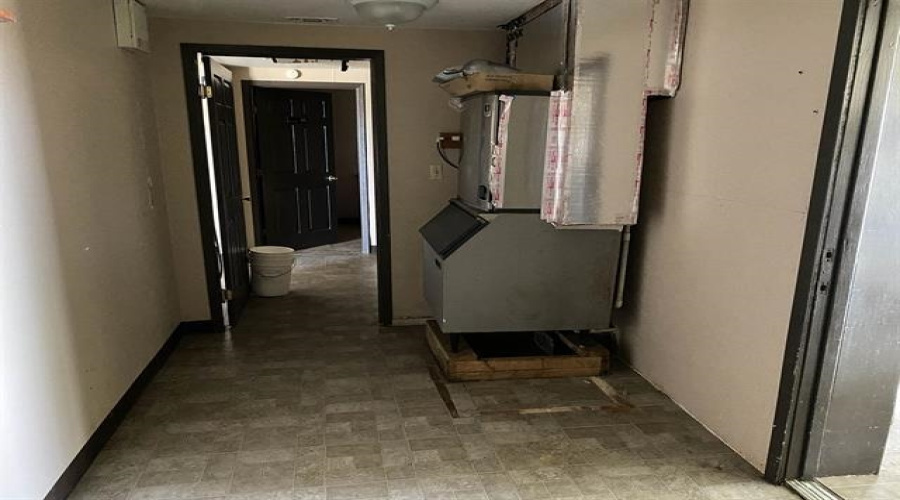 150 S U.S. Hwy 83, Zapata, Texas 78076, 1 Room Rooms,2 BathroomsBathrooms,Commercial retail/office,For Sale,150 S U.S. Hwy 83,20255455